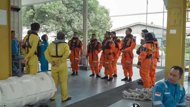Further Offshore Emergency Training with Compressed Air Emergency Breathing System (FOET with CA-EBS)