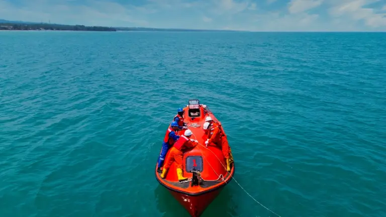 Offshore Lifeboat Coxswain (Twin Fall)
