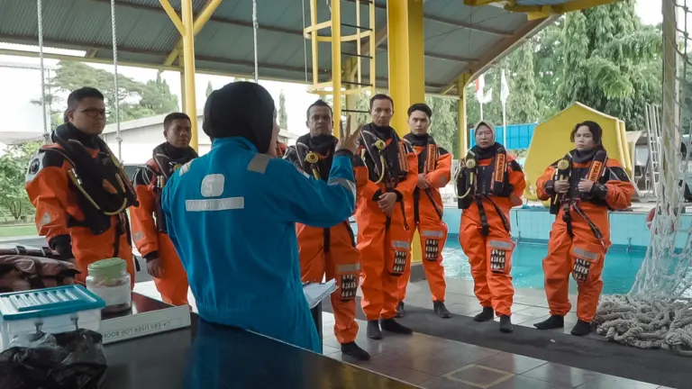 Shallow Water Compressed Air Emergency Breathing System (CA-EBS) Initial Deployment Training