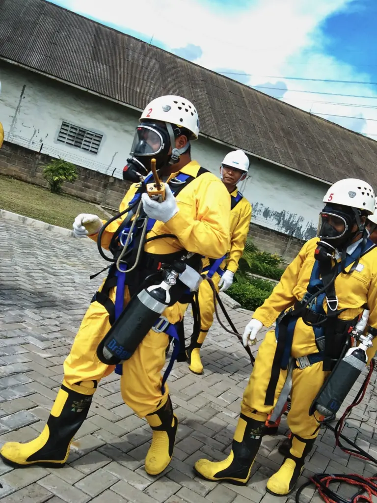Confined Space Safety – Entry & Rescue