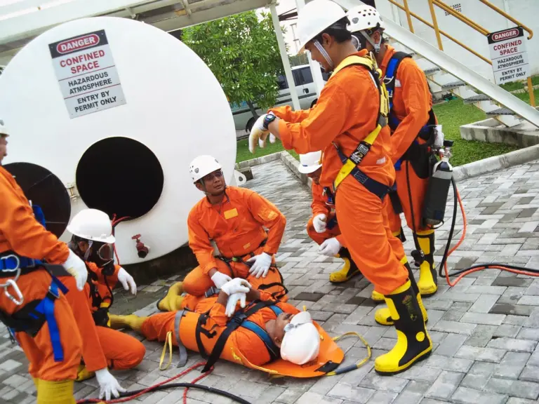 Confined Space Safety – Entry & Rescue