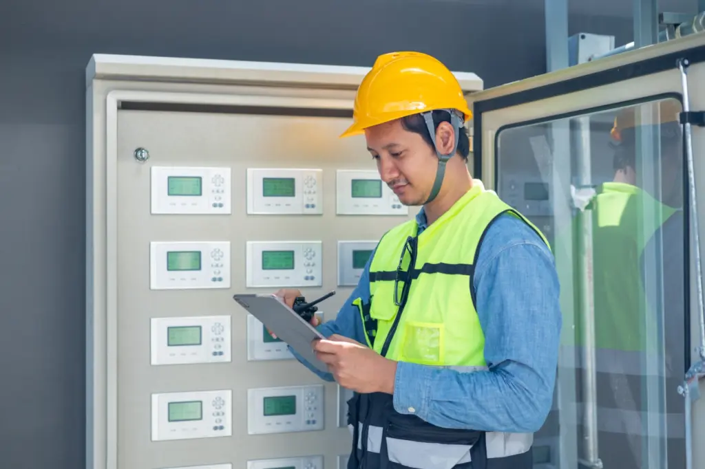 Teknisi Keselamatan dan Kesehatan Kerja Listrik (Electrical Occupational Safety and Health Technician)