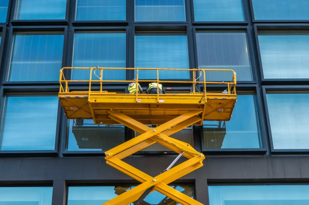 Tenaga Kerja Bangunan Tinggi Tingkat 1 (High-Rise Building Worker Level 1)